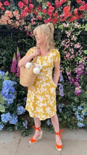 Anthea Turner Instagram - As you know, I absolutely love Chelsea Flower Show and all the events that surround it, especially at Chelsea in bloom, I popped down to the Kings Road to have a look, as the sun was shining I threw on this gorgeous mustard @mountainwarehouse dress, it’s brilliant and so easy to wear with everything! 

I also had to pick it up in blue, both are the perfect holiday dresses, they are uv protected and can easily be rolled up and pulled out of a case without too much fuss! If I had to describe what they feel like to wear it’s like a comfy T - Flip flops, grab bags and your off for coffee with a friend then a zoom around the supermarket - They are currently £24.99 each which is an amazing price, don’t miss out before they all go! You can even use my discount code “ANTHEA15” for an extra 15% off! 

If you haven’t already, you have to get yourself down to Chelsea to see Chelsea in Bloom this weekend which is running up until the 26th of May. 

#AD