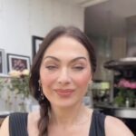 Anthea Turner Instagram – So glad to hear the my gorgeous friend @toniabuxton has discovered all the beauty benefits of our BALM 6. Tonia is brilliant cook, nutritionist and pro-ageing expert. We are so happy it has helped your psoriasis Tonia! It is packed with all natural ingredients and all of the good guys that will nourish and hydrate even the driest of skins! 

Our multi purpose pot of magic can be used in so many ways: 
– as a cleanser
– ⁠face mask
– ⁠moisturiser 
– ⁠lip balm 
– ⁠hair mask 
– ⁠hydrates eyelashes
– ⁠hydrates eyebrows 
– ⁠nourishes cuticles
and in some cases it even helps psoriasis! 

You can order via the link in our bio or head to antheaturner.com and enjoy all of the BALM 6 benefits as well as the stunning scent of lemongrass, vanilla and rosemary to elevate your mood as well as your skin! @national.psoriasis.foundation #NoMoreDrySkin #BALM