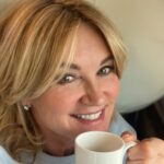 Anthea Turner Instagram – One of my happy places – On a train 🚊 ❤️
@avantiwestcoast 

Travelling to Manchester to unveil a fab new interiors accessory range.

If you are around St Anne’s Square Manchester between 10 and 2.00 tomorrow FRIDAY come say “Hello”  and find out who is behind it. 

💖💖💖 🍦
