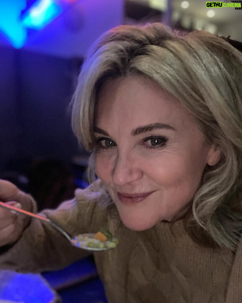 Anthea Turner Instagram - Some restaurants have been there for years, never disappoint and feel like home Do you have one? Mine; La Delizia Chelsea Manor St @ladeliziaa I’ve had Minestrone Soup - followed by mozzarella broccoli dried tomatoes and a piece of Marks pizza. Finishing off with Pannacotta fresh Berries and a Montenegro (to help my digestion!!) Walking home happy ☺️ Nt Nt 😴