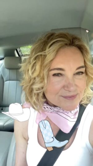 Anthea Turner Instagram - Thank you Beyoncé 
With Love,
My Wardrobe 
💘💘💘

Hope you’re having a chance to enjoy the beautiful weather 💋