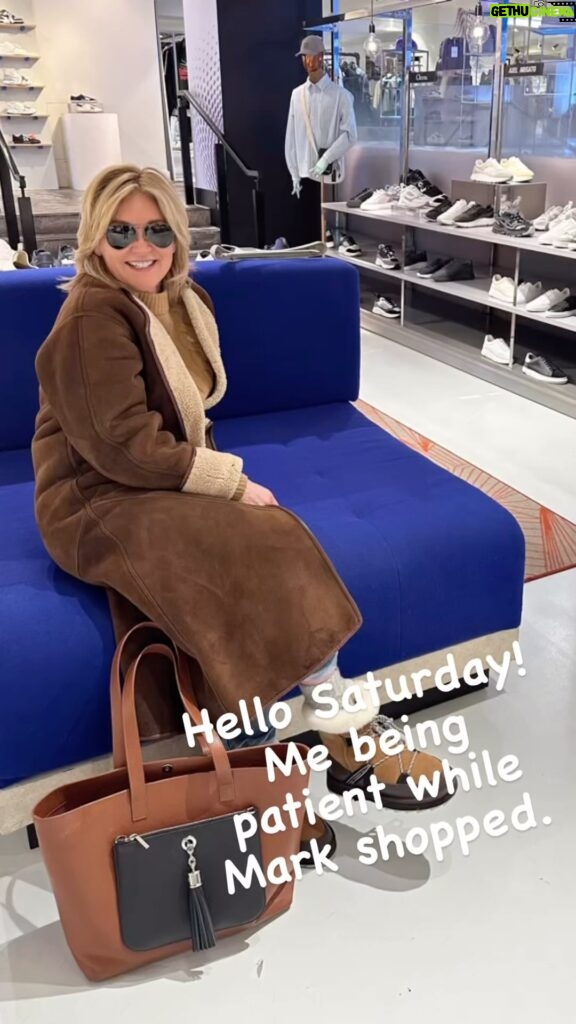 Anthea Turner Instagram - A brief slice of Saturday roaming around ! Now back home doing chores 😬 💋💋 Coat my very oldest bought @brownsfashion about 1992? Loving @sarahharanuk new throw it all in bucket bag Michelle think I’ll have is as long as the coat !! @emuaustralia for comfort and warmth, again will have for ever 🫶