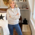 Anthea Turner Instagram - I like to share finds with you and this is my latest, I’m slightly obsessed by it. So have also brought it in navy too 🫢! A little cashmere number from men’s @marksandspencer This is my tip to you to always have a look in the mens and see what goodies you can find! Jeans @lepetit_etoile @whitecoco_insta
