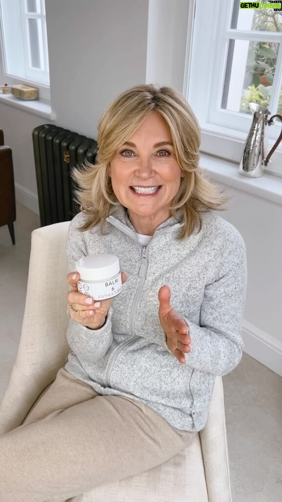 Anthea Turner Instagram - Balm is back! 🙌🏼 Woohoo! Don’t miss out, get your orders in. Recently I’ve been religiously applying balm to my brows and it’s really been paying off