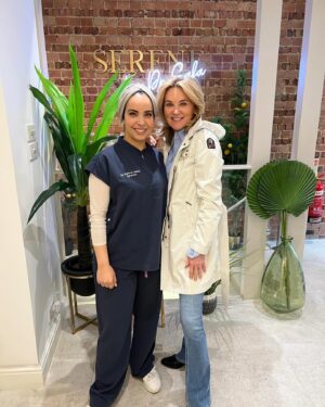 Anthea Turner Instagram - Awwwww!!

At the most inopportune moment just before I set out for the Galapagos, where I am now, a piece chipped off my front tooth 🦷

Thank you my lovely friend Dr Safa for seeing me at such short notice and saving the day.

I don’t have any veneers but Dr Safa advised me 2 years ago to strengthen up my edges, but like so many of us without thinking I hold my keys in my mouth while pulling shopping bags out of the car, bite packets open and all sorts of other thing not recommended.

All fixed now and ready to bite again!!

@dr_safa_alnaher_arabic 
@serene_dental_aesthetics