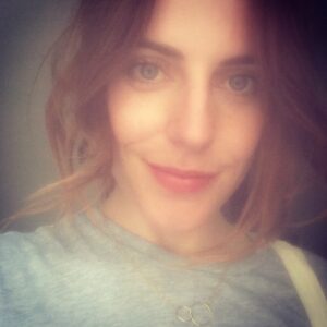 Antje Traue Instagram - Sunday’s behind glas. #coronachallenge #athome #alonetime #notalwayseasy #stayfocused #timeforbreakfast #sendinglove❤️