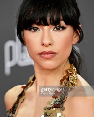 Antonia Giesen Instagram - Gracias a todo el equipo que me acompañó en los premios Platino @premios_platino 
Diseño @leshommesofficial 
Estilismo @josejuan35 
Pelo y maquillaje @consueortizmakeup 
Asistente @juliavroman 
Agencia @one__offartists 
@constanzaportigliati 

@imc_management ❣️