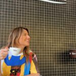 Antonija Blaće Instagram - Samo sam vas htjela podsjetiti da dok vam se radi kavica za van, možete srknut jednu u pravom kafiću u @freshcornerhr na Tifonu. Nakon dva tjedna vijećanja sa samom sobom između mješavine robuste i arabice ili samo arabice sam se odlučila za 100% arabicu o čemu svjedoči i moj brazilski outfit 😂 @tifon.hr predlažem ovakve tshirteve za uniforme kad je već kava iz Brazila. 😉 #coffeetime #coffee