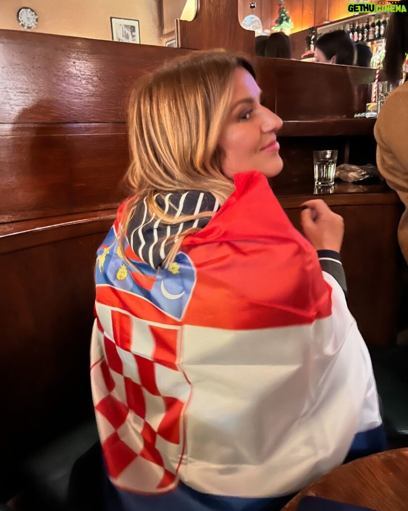 Antonija Blaće Instagram - Sretan nam Dan državnosti i početak priprema za europsko ✌🏼🇭🇷⚽️ kako provodite dan?