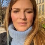 Antonija Blaće Instagram - 🎄🎄🎄#ZaPodBor kreće 🎄🎄🎄 I to je sve što zasad trebate znati! Za one koji ne znaju #ZaPodBor je moj blagdanski giveaway u kojem dijelimo veeeeeeelike i vrijedne poklone. Za vas sve mora biti extra jer ste vi moji ljudi 🎄🎄 Stay tuned!!! #holidayseason #presents #giveaway #antonijablace #wintervibes #friends #gifts