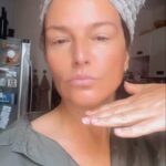 Antonija Blaće Instagram - Sad kad gledam cijeli jedan radni dan uguran u mali reel- izgleda jaaaako fora. I stvarno je. Samo ne piše da odem u osam i vratim se u osam. Nije ni to nikakav problem kad je ekipa savršena. Ali nakon par dana zaredom ipak se osjeti umor. Izlazim iz studija po mraku i sad bih ja,kao, radosno trebala kuhat. Nekad Hrvoje pripremi, nekad imam ja snage, a nekad mi se baš i ne da. Ili kuhati ili Wolt? E danas je snaga bila na rezervi i danas mi se baš nije dalo i danas biram Wolt. #ipreferwolt #VolimWolt #woltwolt @wolt.croatia