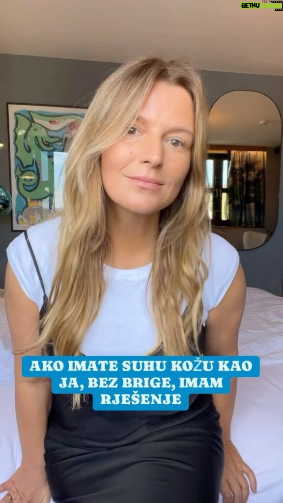 Antonija Blaće Instagram - Ne znam, ja sam bas NIVEA girl bila i ostala, od plave kreme pa do novih stvari. Pa evo upravo isprobavam NIVEA Expert filler serum. • Intenzivno hidratizira i zaglađuje • Obnavlja kožu i smanjuje vidljivost bora • Suzbija starenje kože i sprječava stvaranje bora • Dermatološki odobrena kompatibilnost s kožom Tekstura je krasna, koža baš “popije” serum, a lice ostane lijepo nakon. Savršen je za nježnu masažu. A što smo rekli za masažu? - prema gore! P.S. Pro tip: ako imaš suhu kožu kao ja uvijek hijaluron stavi na vlažnu kožu (nakon umivanja ili nanošenja tonika) kako bi hijaluron navukao dodatnu vlagu, a tvoje lice zablistalo. I da, ne zaboravite na vrat i dekolte😉 #nivea #skincare #cellularexpertfiller #cellularhyaluron