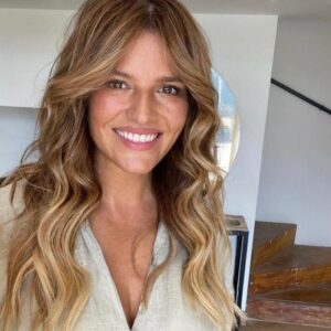Antonija Blaće Instagram - 🌟 Naše klijentice znaju prepoznati inspiraciju! 🌟

Mnoge od vas, kada dođu na dogovoreni termin, nerijetko pokazuju sliku @antonijablace i kažu da upravo žele ovakvu boju i frizuru. 👩💇‍♀️

Spremni za promjenu? Nema problema! Naši stručnjaci su ovdje kako bi vam pomogli postići željeni izgled. 💇‍♀️💄

Nazovite nas :)
0996467205