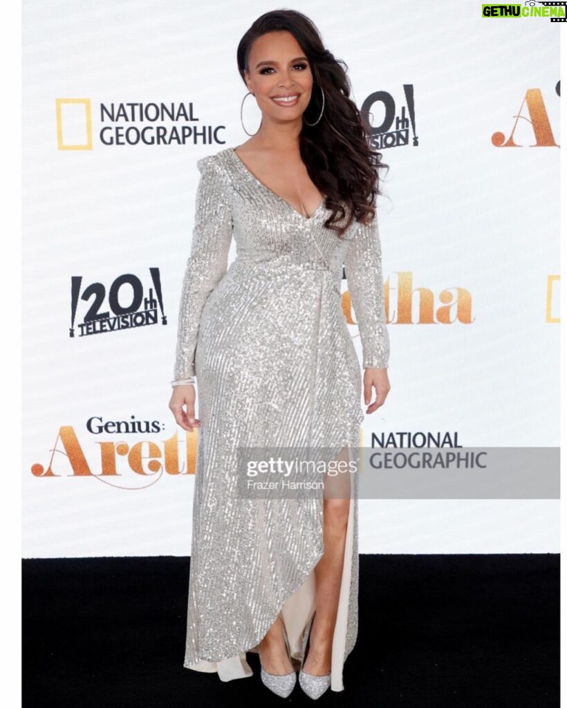 Antonique Smith Instagram - So much fun singing at the Genius: Aretha FYC event at the Rose Bowl Stadium last week!!!! 🥰 Thank you @disneytvstudios and @natgeogenius 🥰🥰 So honored to be a part of your masterpiece honoring the Queen!! ❤️ Thank you to my glam squad!!! @engiestyle @macduggal 👗 @seanharrismakeup 💄 @themajorlook_productions 💇🏾‍♀️ If you haven't seen me as Barbara Franklin in Genius: Aretha, check out episodes 4, 5 and 6 on @Hulu. #GeniusAretha