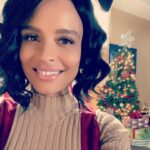 Antonique Smith Instagram - It's always fun making movies with your friends. 😊 I had a lot of fun making a sweet little Christmas movie with mine: @swirlfilmsig @mark_harris_1555filmworks with my amazing costars @timonkdurrett, @thecarlpayne & @karonjosephriley and dir @lisafrance2067! It airs tonight on @bouncetv! 🎄"Everyday But Christmas"