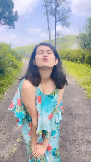 Anubha Sourya Sarangi Instagram - Padigali mu majhire.. 😂
(Gir gayi mein beech mein.. 😅)
