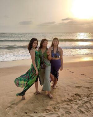 Anubha Sourya Sarangi Instagram - My dear girls! Beach is calling again 🌊⛱️🏖️👙☀️