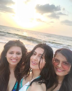 Anubha Sourya Sarangi Instagram - My dear girls! Beach is calling again 🌊⛱️🏖️👙☀️