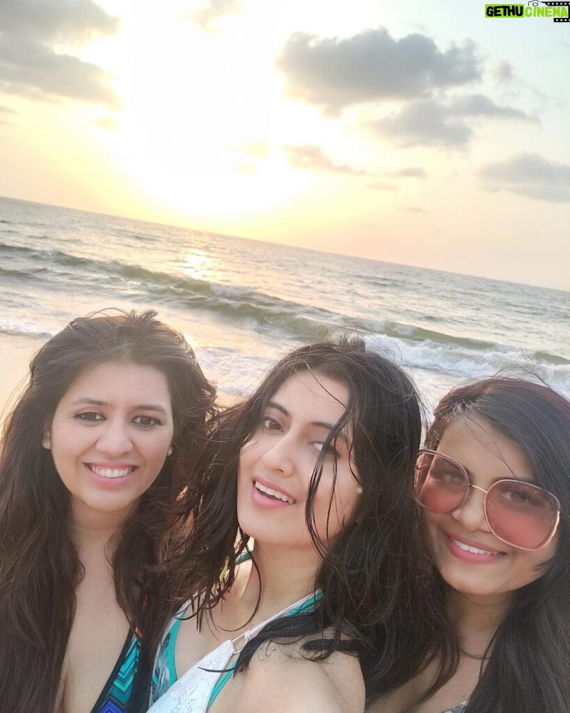 Anubha Sourya Sarangi Instagram - My dear girls! Beach is calling again 🌊⛱️🏖️👙☀️