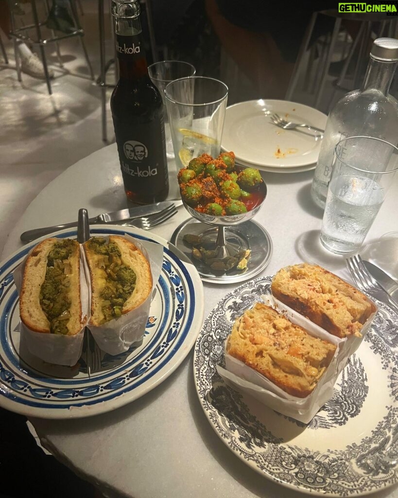 Anuja Joshi Instagram - Art classes, olives, Albariño, tuna sandwiches, and love. ♾️