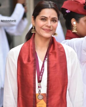 Anuja Sathe Instagram - 🙏🏻🙏🏻 what an overwhelming response this year! Thank you! Each one of you! So many videos, So many collaborations, So many pictures and so much love 🙏🏻 #ganpatibappamorya #mangalmurtimorya #kalavantdholtashapathak #10thyear 
📸 : @photomaharshi