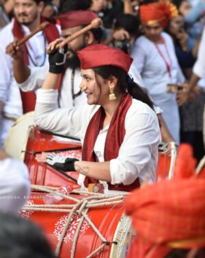 Anuja Sathe Instagram - कलावंत ढोल पथक,पुणे
@anujasatheofficial @kalaawantdholpathak

#kalavantdholtashapathak #ganpati #ganpatibappamorya #ganeshchaturthi #pune #punecity #puneganeshfestival #puneganeshfestival #bhausahebrangari #maharashtramaza #mahatashtra_ig #unlimitedmaharashtra #dhol #dholtasha #punedhol #marathiindustry