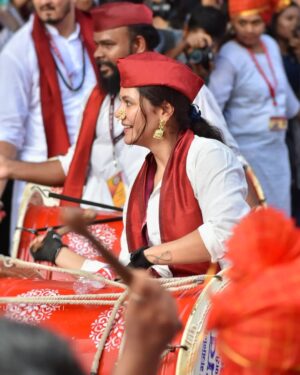 Anuja Sathe Instagram - कलावंत ढोल पथक,पुणे
@anujasatheofficial @kalaawantdholpathak

#kalavantdholtashapathak #ganpati #ganpatibappamorya #ganeshchaturthi #pune #punecity #puneganeshfestival #puneganeshfestival #bhausahebrangari #maharashtramaza #mahatashtra_ig #unlimitedmaharashtra #dhol #dholtasha #punedhol #marathiindustry