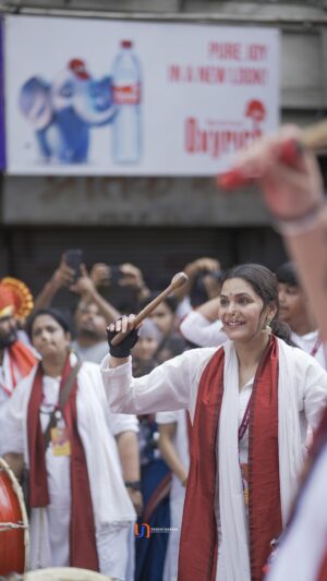 Anuja Sathe Instagram - 🚩आगमन सोहळा २०२३ 🚩
🚩🌺गणपती बाप्पा मोरया🚩

@wedding_photographer_147 
@kalaawantdholpathak 

#reels #instagramers #instalike #likesforlike #trendingaudio #bappa #ganpatibappa #mazabappa #bappalover #trendingreels #reelsinstagram #viral #viralvideos #marathi #bappaclick #punebappa #bappalover #trend #dholtasha #anujasathe #pepole #explore #explorepage✨ #followforfollowback #view #viralindonesia #viralreels #bhfyp