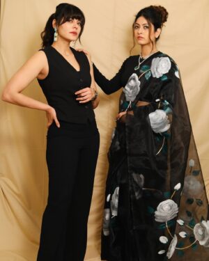 Anuja Sathe Instagram - What is masculine and what is feminine , anyway???? ☯️☯️☯️
#yinandyang 
📸 : - @portraitdeewana