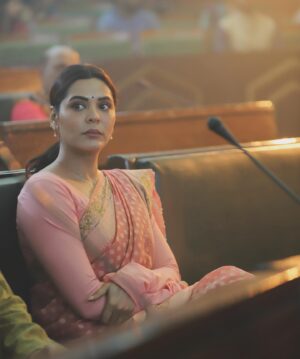 Anuja Sathe Instagram - You think you know her ,and then, she surprises you !! 
#kirtisingh #maharani3 #workingstills