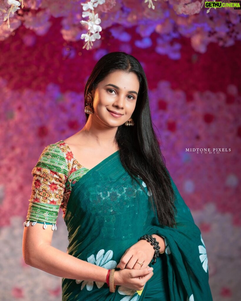 Anusha Hegde Instagram - Happy Dussehra ⭐⭐⭐⭐⭐⭐ Pc: @midtone_pixels_studio Designed by: @oshinanil