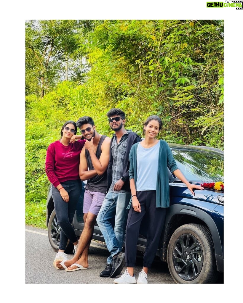 Anusha Hegde Instagram - Blood makes you related, and loyalty makes you family ⭐⭐⭐⭐⭐⭐ @ashwin_ptu21 @hegdev_in @i_m_pradeep_s