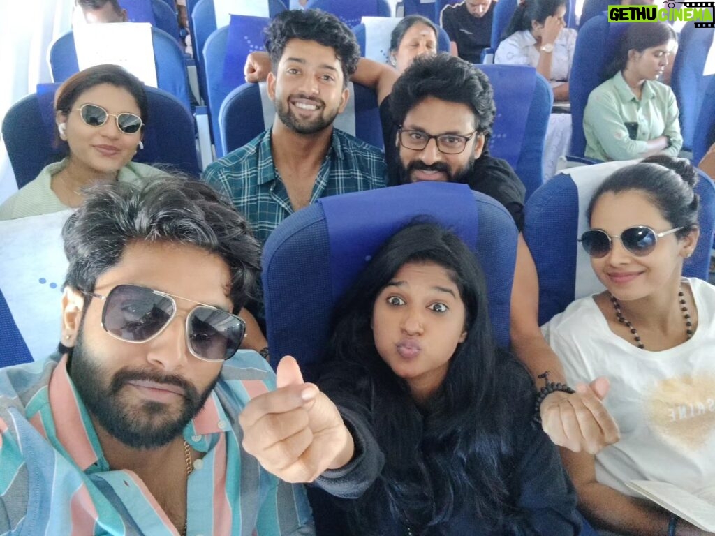 Anusha Hegde Instagram - The Team.....🪄@jishnumen_official @anushahegde__official @naresheswar @pavan_ravindra @its_shabana_ 🕊AnandhaRagam🪄Mr.manaivi🪄 Sundari 🕊 #actorslife #happymoments #selfietime #snkshow