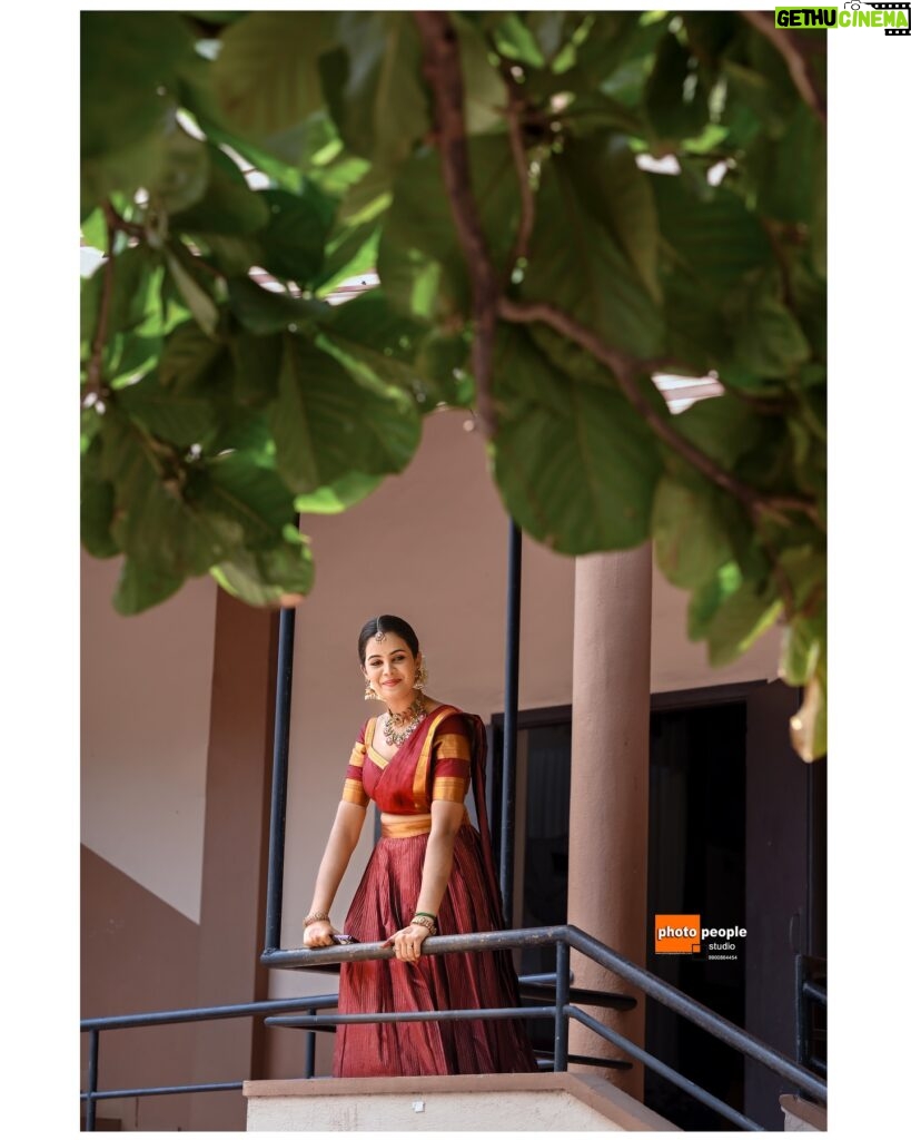 Anusha Hegde Instagram - Candid ❤️ Pc: @photo_people_studio Jewellery: @new_ideas_fashions Saree: @lakshmiboutique2021 Designed by: @oshinanil