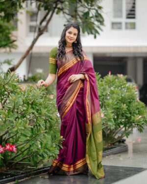 Anusha Hegde Instagram - Fan gifted one ❤️ ⭐️⭐️⭐️⭐️⭐️⭐️
It’s beautiful… thank yo so much ❤️
Saree: @music_is_why_we_have_ears 
Pc: @silvan__photography @vijay.silvan 
Hairdo: @mahi_hairdo 
Jewellery: @new_ideas_fashions