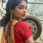Anusha Viswanathan Instagram - Looking at you, With love. 🩵 . . . #saree #love #work #shoot #stolenmoment #mood #happy #sareelove #sareenotsorry #shootlife #music #aesthetic #fashion #bengali #kajol #kohleyes #happiness #grateful #fashionblogger #lifestyleblogger #instablogger