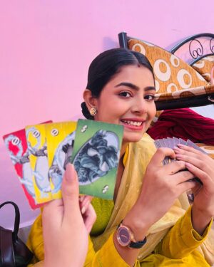 Anushka Goswami Instagram - আমাদের কোন ভালো ছবি নেই!🥹🥲
তাই আজকের বিশেষ নিবেদন post না করা কিছু বিশেষ মুহূর্ত🙈🤣😅

১- পোস্ট করবো বলে ছবি তোলার চেষ্টা😅
২- ছবি নষ্ট করার ফটো বোম😒🙂
৩-আমার মাথা ব্যথার কারণ😩
৪-ইনোসেন্ট মুখে দুষ্টুমি চলছে!😅
৫-সবাইকে স্কিপ করে ,উল্টো খেলা ঘুরিয়ে তুই আমার❤️
৬-দোস্ততানা নানা নানা🤪🫣
৭-আসল বিয়েতে পিঁড়ি না ধরলে খেতে দেবনা😬
৮-বেঁচে থাকতে ডাব ভরসা🤤
৯-দেরিতে পেকআপ হওয়ার ভয়😓
১০-যখন ডিরেক্টর বলে দয়াকরে শান্ত হয়ে বস!😰🫠🤫

 আজকের মতো শেষ
এইসব পাগলামও সবার সামনে তুলে ধরে মজা পেলাম বেশ🤪😂😁

#behindthescenes #gantchhora #family #us #madness #happiness