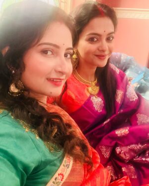 Anushka Goswami Instagram - শুভ জন্মদিন দি❤️

মিস করি রোজ🥺

রোজ গিয়েই জড়িয়ে ধরা থেকে শুরু করে নিজেদের অজান্তেই এক কথা ভাবা বা বলা,মুশকিল আসান হতে তোকে আর বোনকে সারা জীবন পাশে চাই!!!!

ভালোবাসি অনেকটা ❤️❤️❤️
ভালোথাক আর এই ভাবেই সবাইকে ভালোরাখ।
