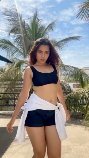 Anushka Luhar Instagram - Am I late to this trend ? 
@shaziasamji @piyush_bhagat @jacquelienefernandez 

#yimmyyimmy #dancechallenge #instagramreels #exploredance #anushkaluhar