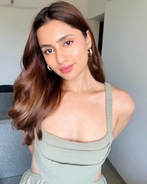 Anushka Luhar Instagram - Come waste your time with me? 🆗