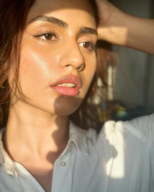 Anushka Luhar Instagram - The sun was the paid actor here ☀️
*Absolutely no kind of editing has gone into these pictures, it’s as raw as it can get* 🌸 
Also, pictures by me