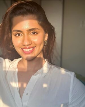 Anushka Luhar Instagram - The sun was the paid actor here ☀️
*Absolutely no kind of editing has gone into these pictures, it’s as raw as it can get* 🌸 
Also, pictures by me