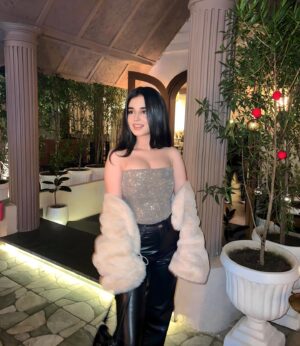 Anvesha Vij Instagram - Glitter is my basic✨