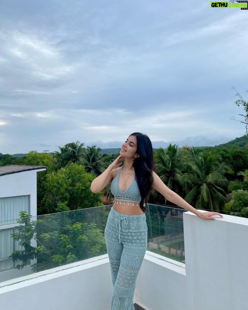 Anvesha Vij Instagram - nothing but blue skies