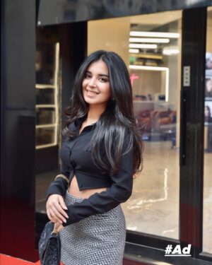 Anvesha Vij Instagram - Days like these>> ✨

The all new Flagship Lakmé Salon has launched at Galleria, Powai. 

Get runway ready looks done by the very best Lakme Fashion Week beauty experts. Sounds interesting, doesn't it? Join the showstopper club and get 20% off all year long.🥳

#Ad #RunwayToEveryday @lakmesalon @lakmesalonpowai

📷: @prashandtap