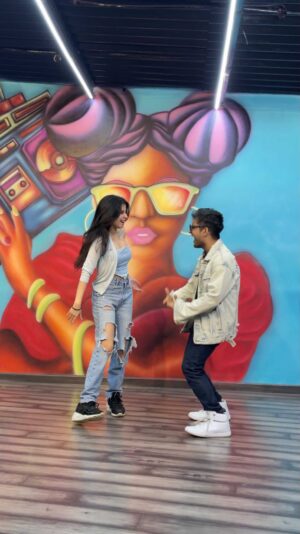 Anvesha Vij Instagram - Dancing to our fav✨

📍: @s3.mumbai