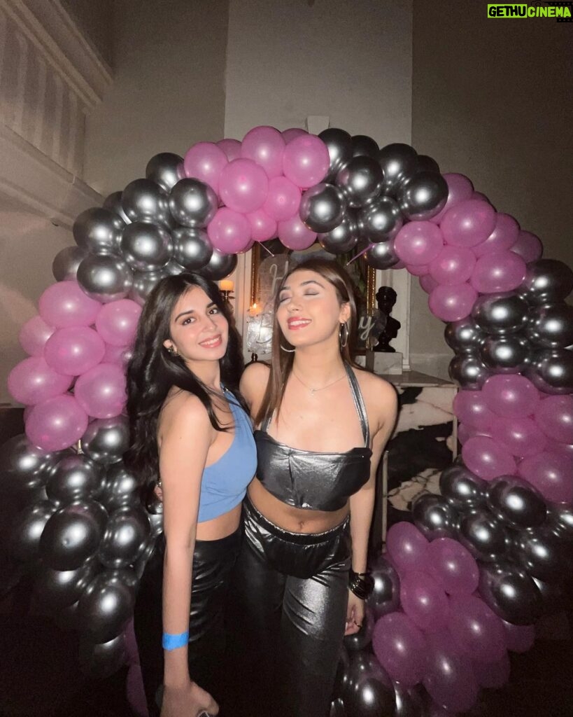 Anvesha Vij Instagram - Cheers to another year of amazing memories with my ride-or-die! 👯‍♀️💕 I love Niu💋