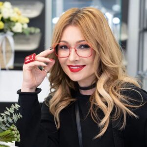 Anzhelika Agurbash Instagram - Друзья! Всем, у кого есть желание обновить свой образ, дополнив его стильными очками, искренне рекомендую Цейсс Оптика @zeissoptika ,на Сивцев Вражек пер.,20👌👍Здесь огромный выбор стильных оправ, супер диагностика, подбор нужных рецептов на все случаи жизни! Я в восторге!!! Благодарю Наталью Гаврилову @gavrilova8931 ,и всю команду салона, за профессионализм, внимание, и отличное настроение!❤️💫 

😎оптика Карл Цейсс!
Тел. 7 498 241 75 00
#оптика #очки #отличноезрение #образ #стиль