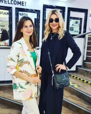 Anzhelika Agurbash Instagram - Новые прогрессивные очки от @zeissoptika , с уникальными линзами от @odv_superclean ! ✌️❤️😎🤓
#прогрессивныеочки #zeiss #цейсс #москва #zavododv #екатеринбург #оптика #прогрессивныелинзы