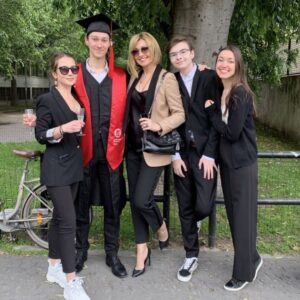 Anzhelika Agurbash Instagram - Тольковые, талантливые, воспитанные, прогрессивные, любимые и любящие дети!👌✌ Нет большей награды и нет большего счастья для мамы!!!❤❤❤❤
Всех прекрасных мамочек, с Праздником!!!!😇💫😇💫😇💫😇💫😇💫😇💫😇💫😇💫
#детинашевсе #деньмамы #дети @dariayalins @nikki__y @ksenia_kirichenko @agurbash_a @valentinaialinskaia #мои ✌❤